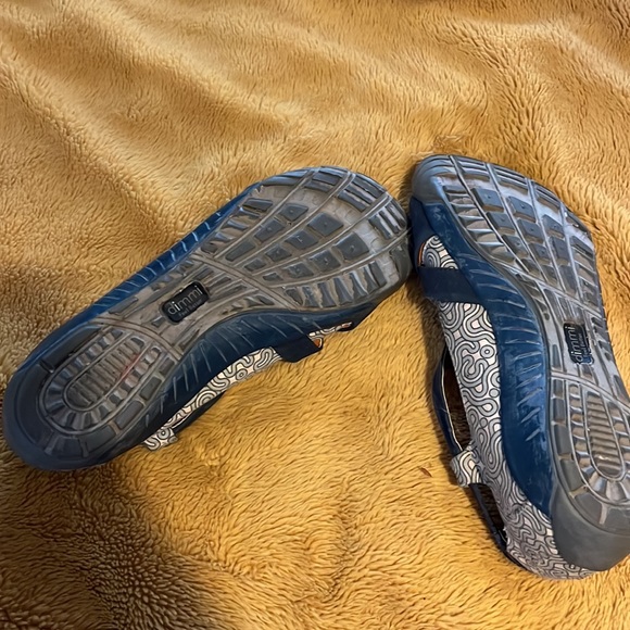 Super cute slip on shoes 7.5 gently worn - Picture 3 of 5